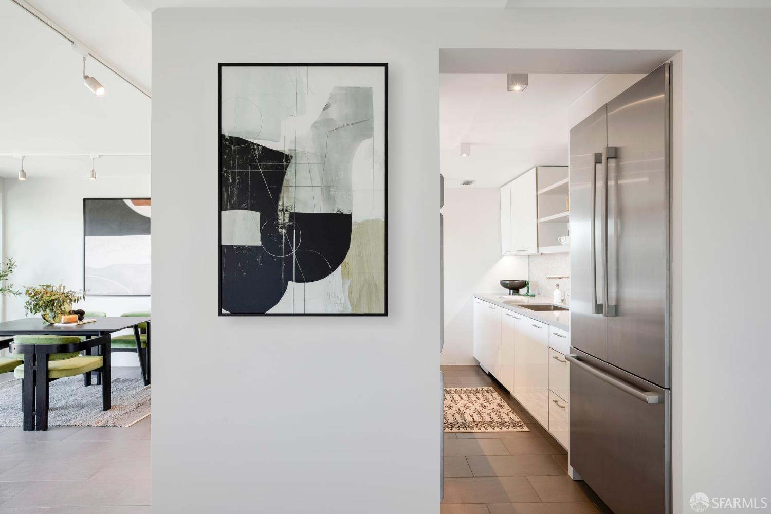 Photo #4: 425047626 Listing 