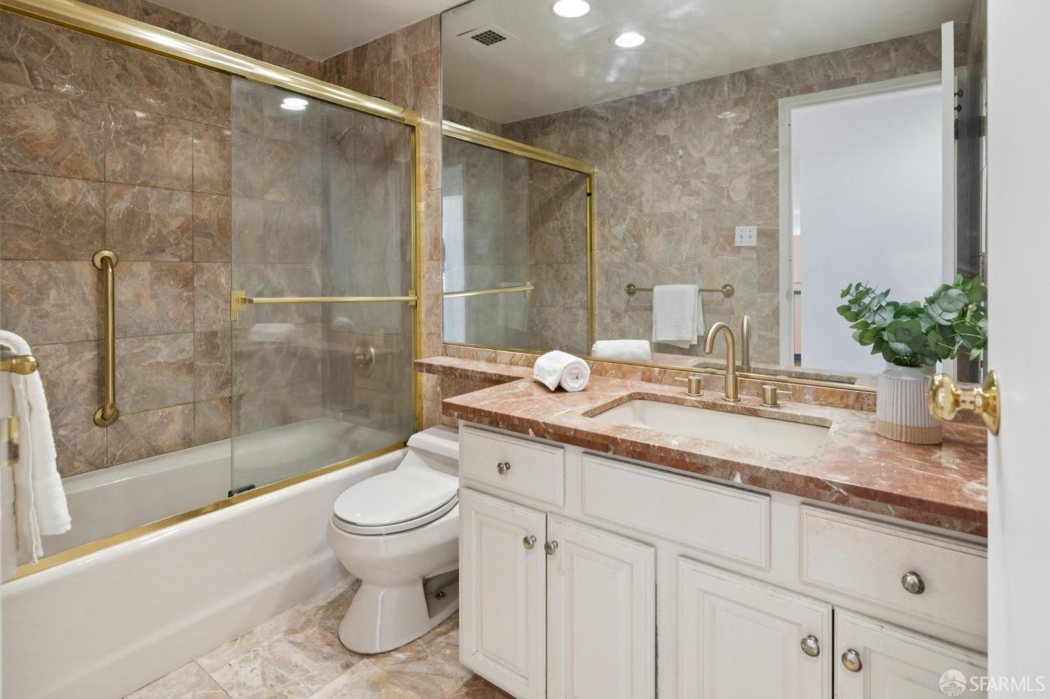 Photo #18: 425046723 Listing: Photo #18