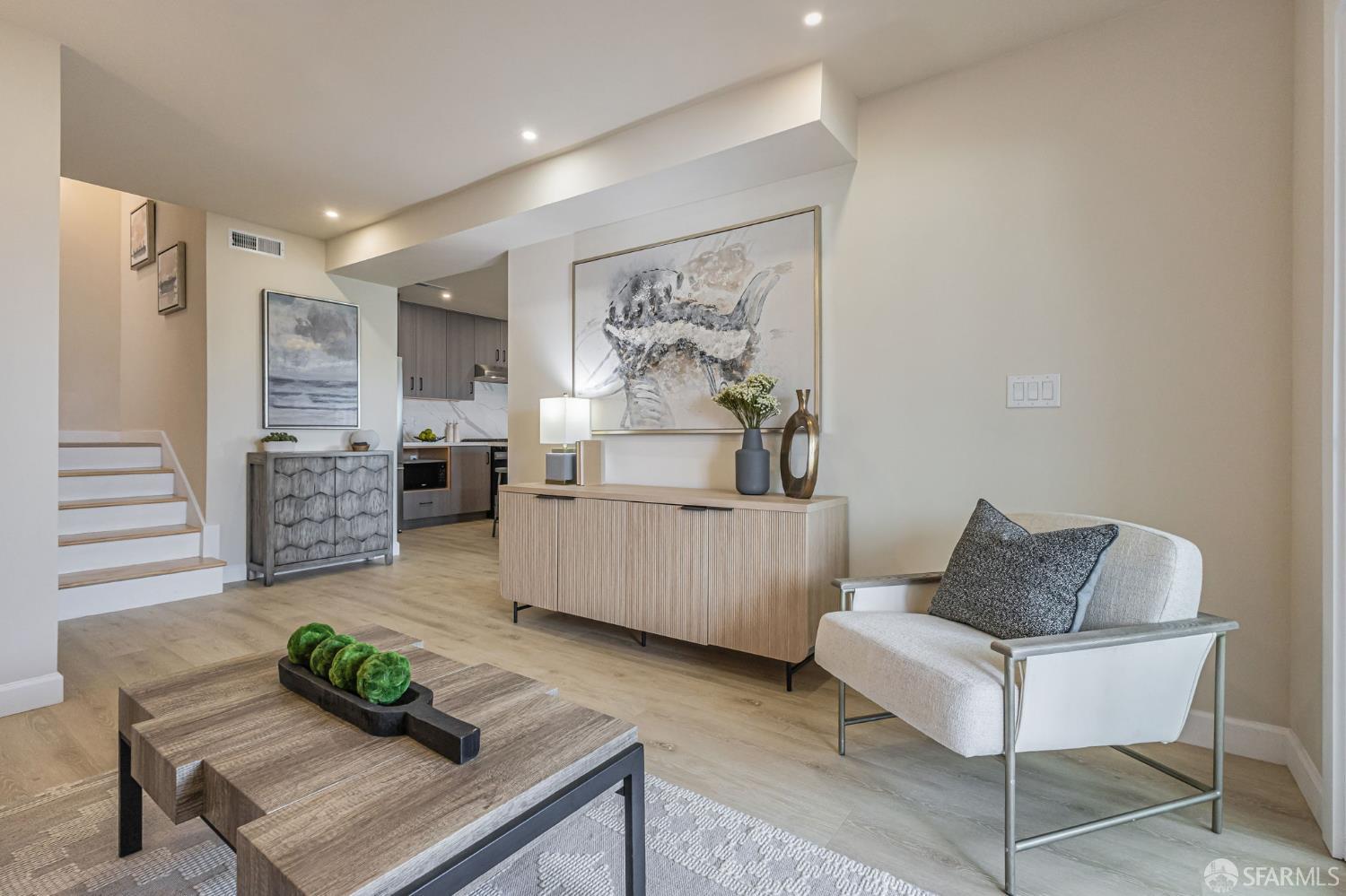 Detail Gallery Image 8 of 41 For 714 London St, San Francisco,  CA 94112 - 3 Beds | 3/1 Baths