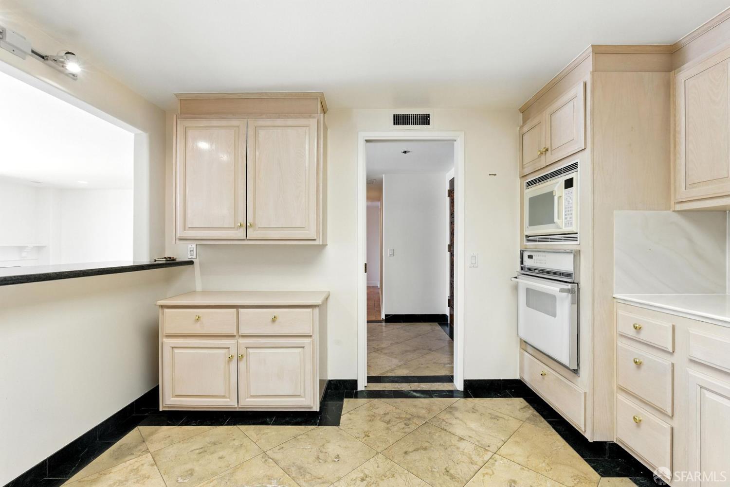 Detail Gallery Image 23 of 57 For 110 Park Rd #604,  Burlingame,  CA 94010 - 2 Beds | 2 Baths