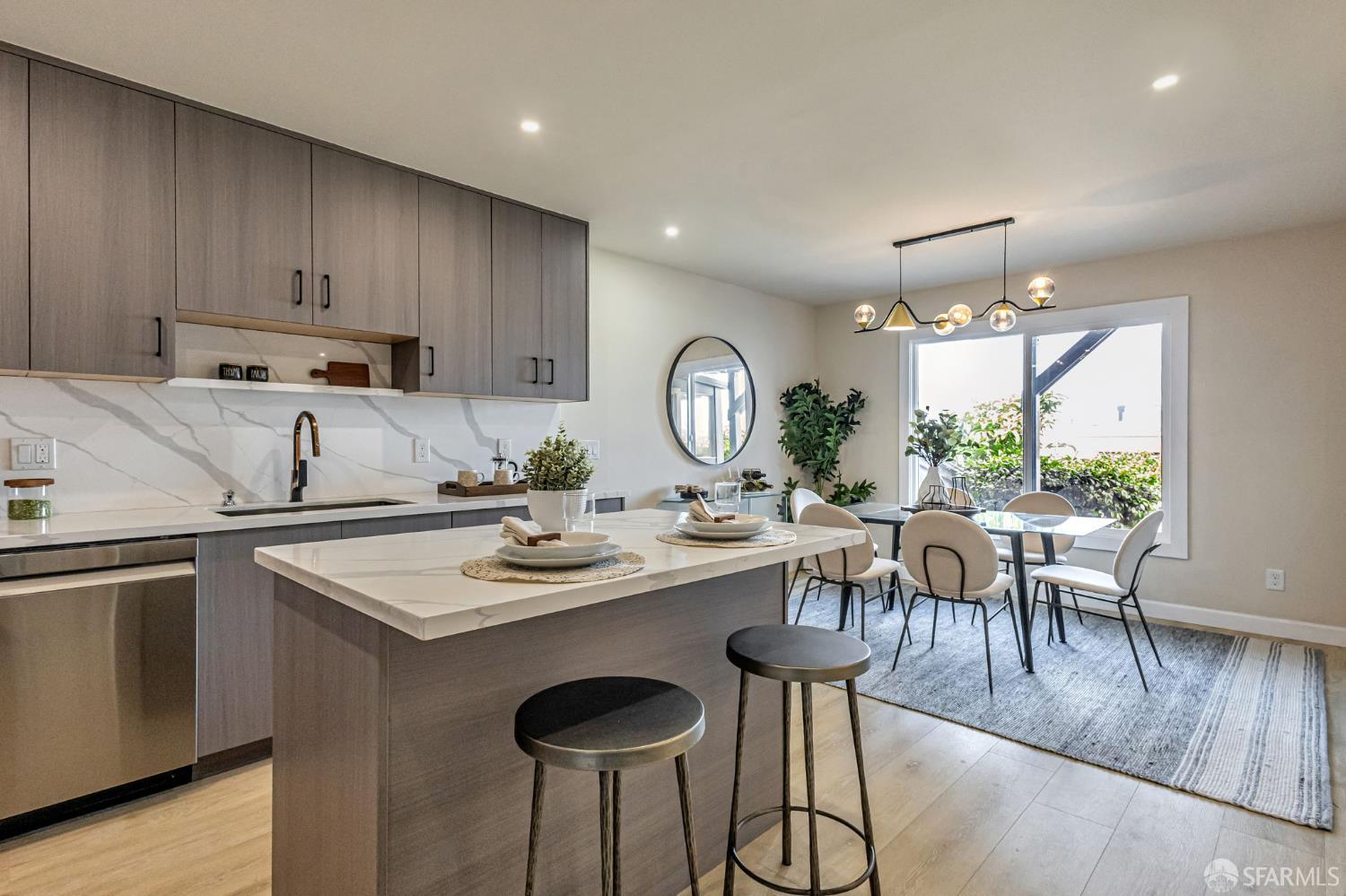 Detail Gallery Image 10 of 41 For 714 London St, San Francisco,  CA 94112 - 3 Beds | 3/1 Baths