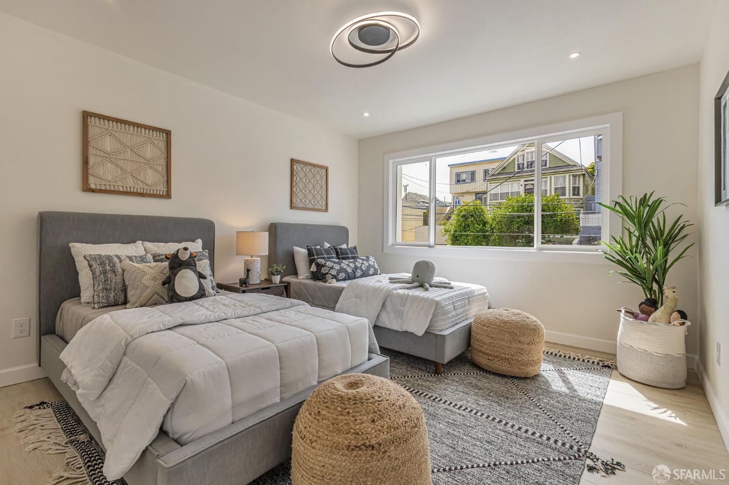 Detail Gallery Image 25 of 41 For 714 London St, San Francisco,  CA 94112 - 3 Beds | 3/1 Baths