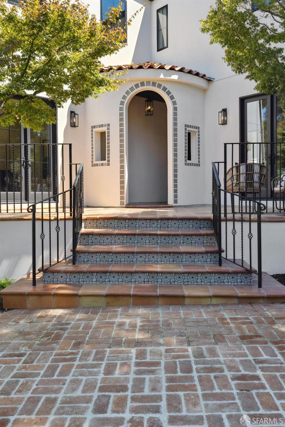 Detail Gallery Image 3 of 64 For 150 Clark Dr, San Mateo,  CA 94402 - 5 Beds | 4 Baths