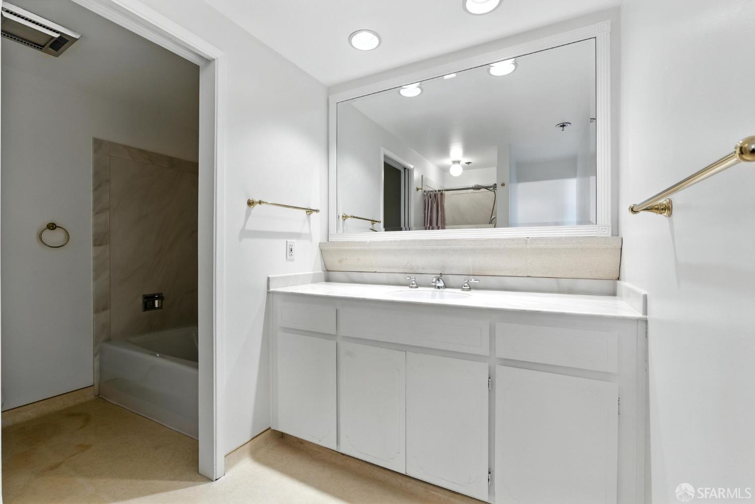 Detail Gallery Image 6 of 57 For 110 Park Rd #604,  Burlingame,  CA 94010 - 2 Beds | 2 Baths