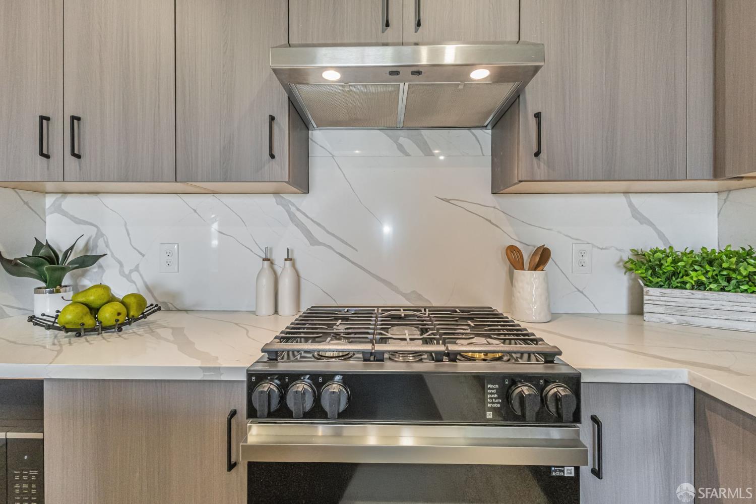 Detail Gallery Image 11 of 41 For 714 London St, San Francisco,  CA 94112 - 3 Beds | 3/1 Baths