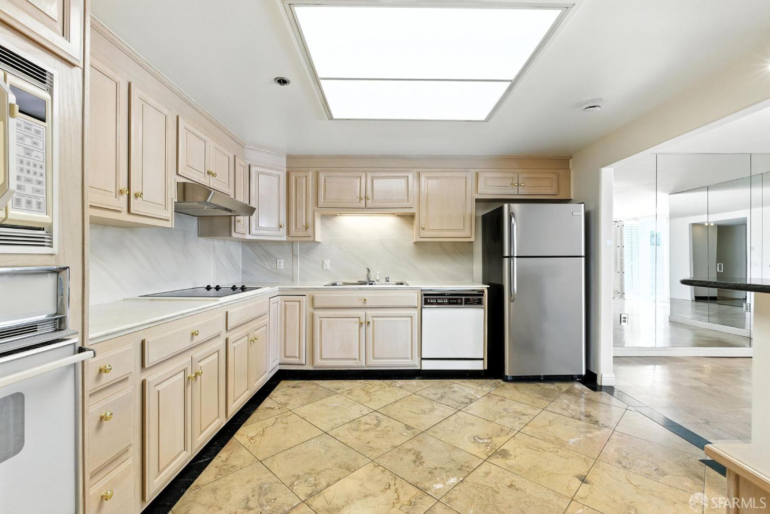 Detail Gallery Image 2 of 57 For 110 Park Rd #604,  Burlingame,  CA 94010 - 2 Beds | 2 Baths