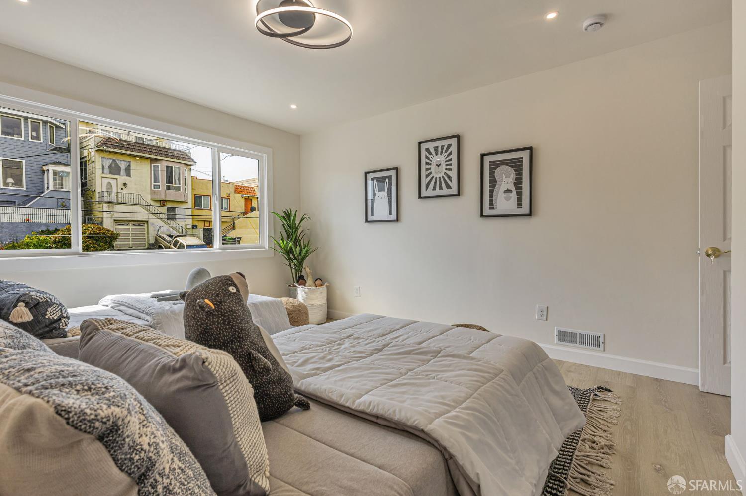 Detail Gallery Image 26 of 41 For 714 London St, San Francisco,  CA 94112 - 3 Beds | 3/1 Baths