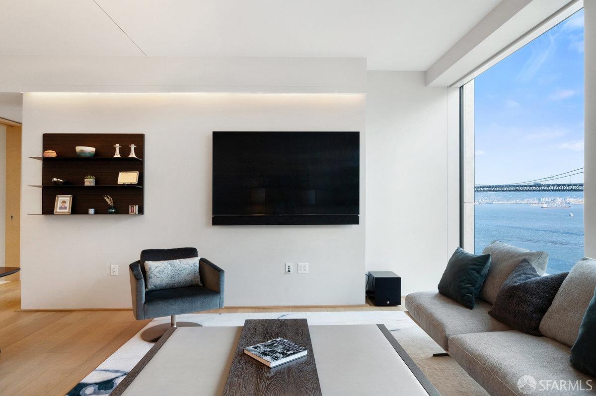 Detail Gallery Image 3 of 62 For 1 Steuart Ln #1502,  San Francisco,  CA 94105 - 2 Beds | 2/1 Baths