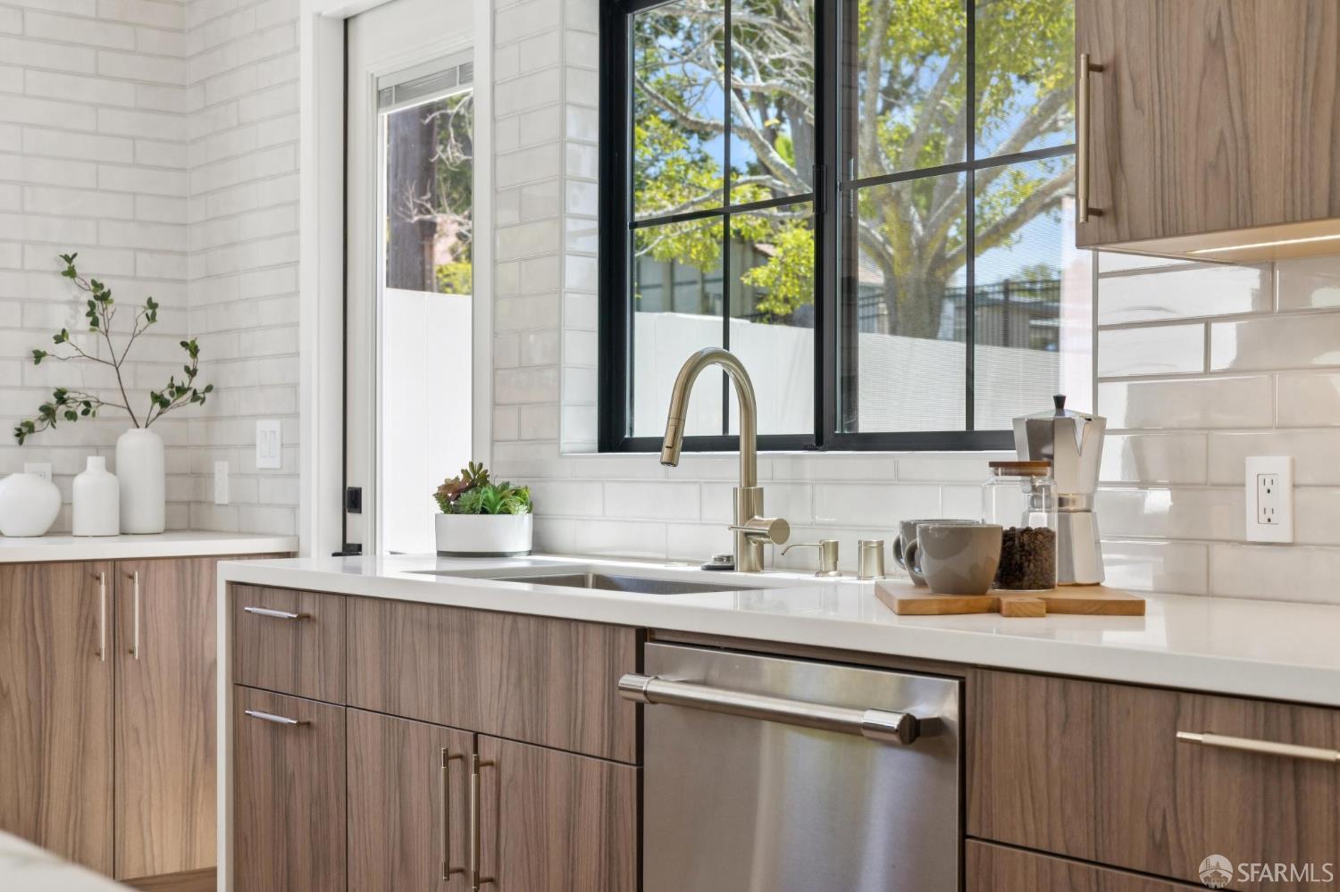 Detail Gallery Image 30 of 64 For 150 Clark Dr, San Mateo,  CA 94402 - 5 Beds | 4 Baths