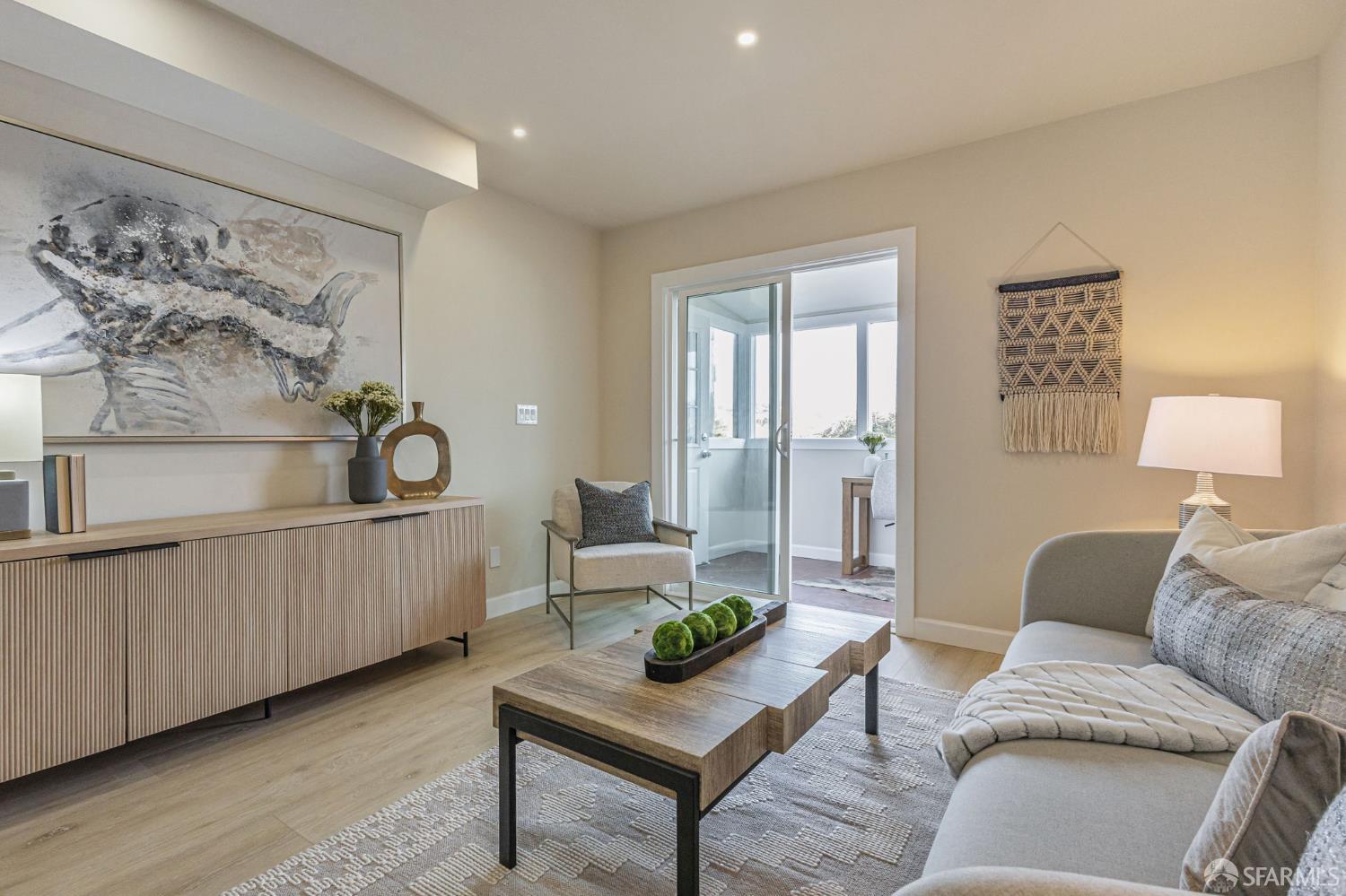 Detail Gallery Image 5 of 41 For 714 London St, San Francisco,  CA 94112 - 3 Beds | 3/1 Baths