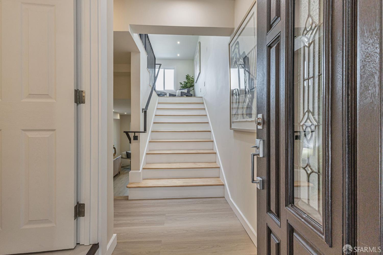 Detail Gallery Image 4 of 41 For 714 London St, San Francisco,  CA 94112 - 3 Beds | 3/1 Baths
