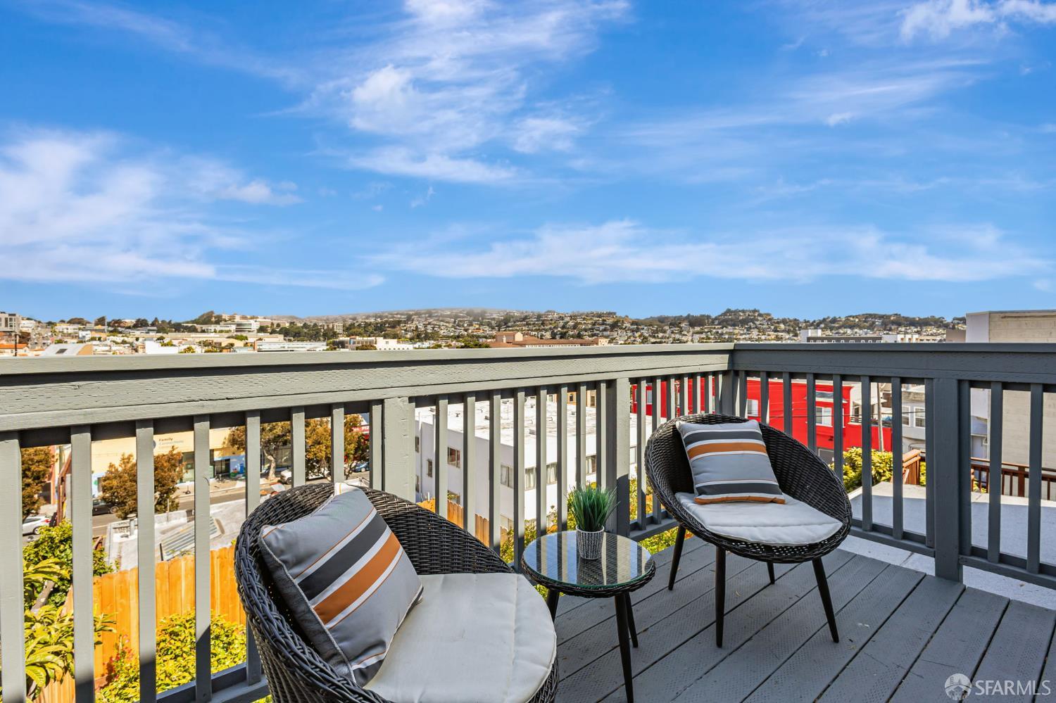 Detail Gallery Image 24 of 41 For 714 London St, San Francisco,  CA 94112 - 3 Beds | 3/1 Baths