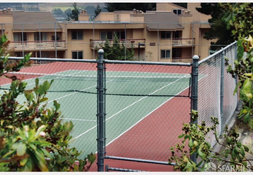 Detail Gallery Image 9 of 11 For 353 Philip Dr #301,  Daly City,  CA 94015 - 3 Beds | 2 Baths
