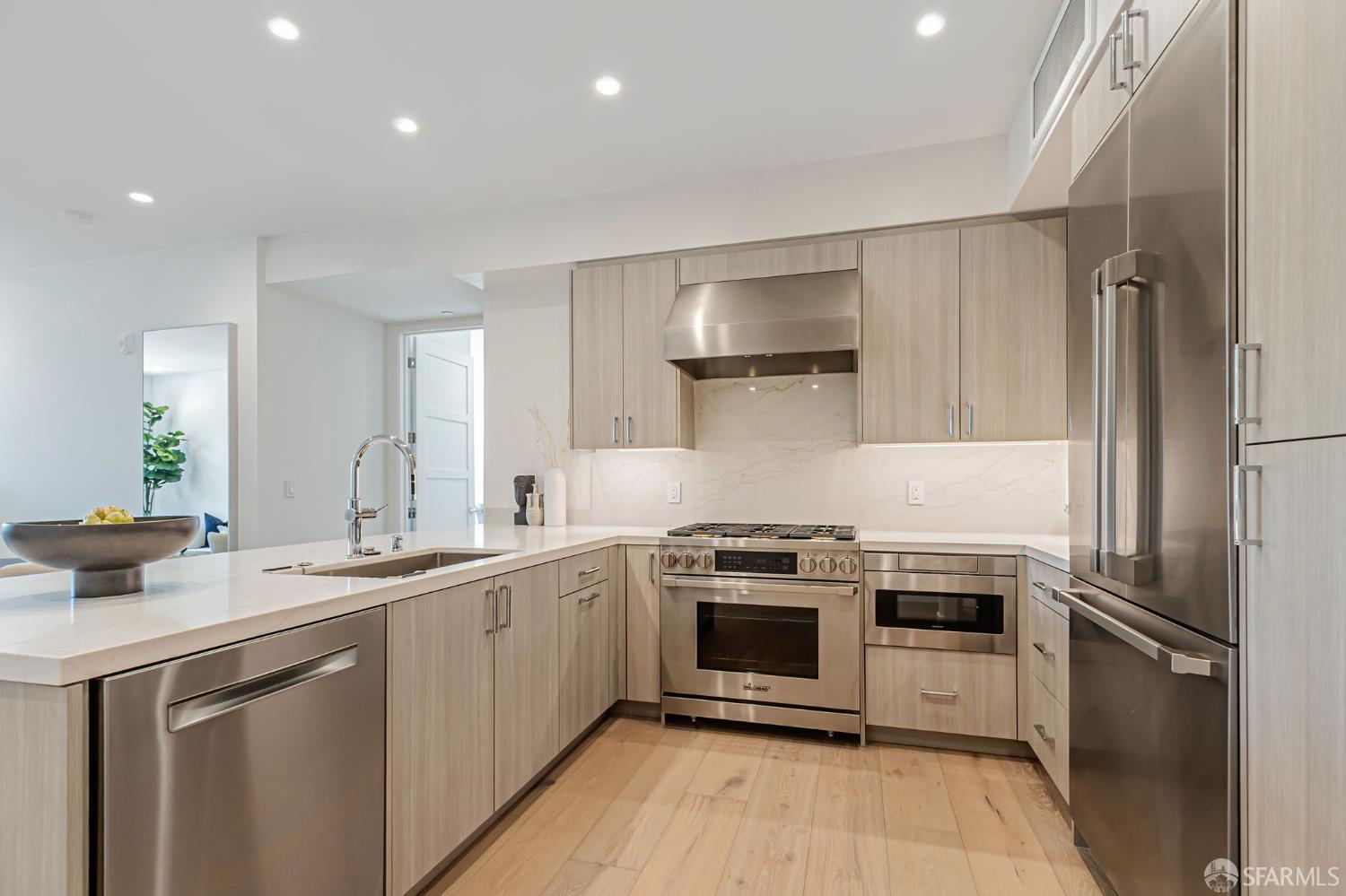 Detail Gallery Image 7 of 43 For 425 First St #24,  Los Altos,  CA 94022 - 2 Beds | 2/1 Baths