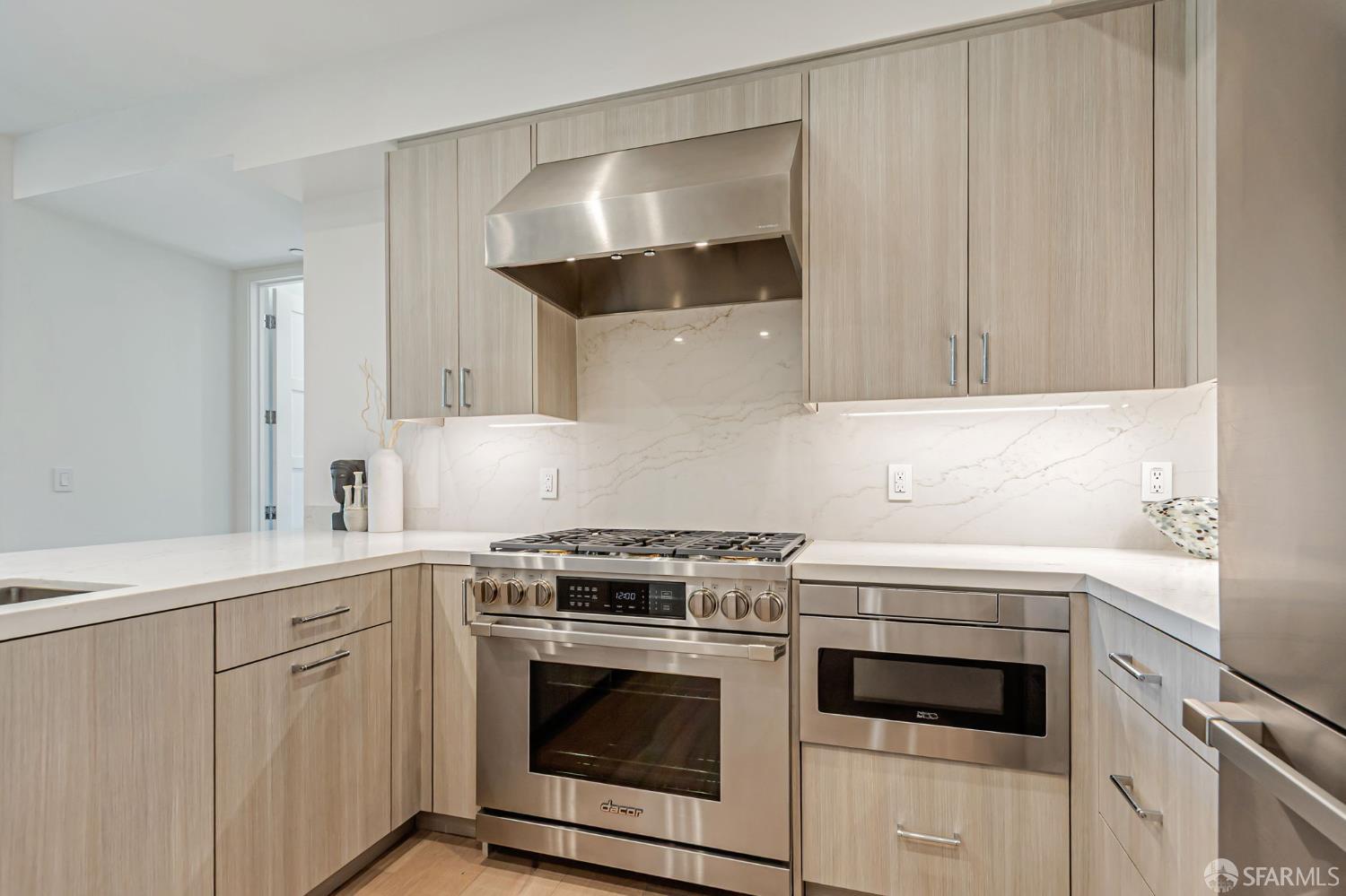 Detail Gallery Image 8 of 43 For 425 First St #24,  Los Altos,  CA 94022 - 2 Beds | 2/1 Baths