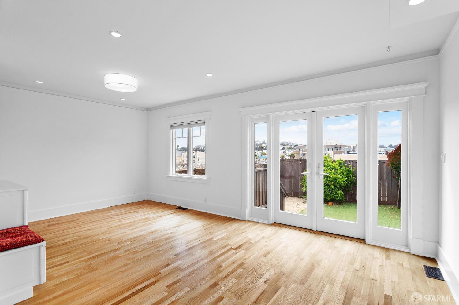 Detail Gallery Image 7 of 28 For 760 Paris St, San Francisco,  CA 94112 - 3 Beds | 2 Baths