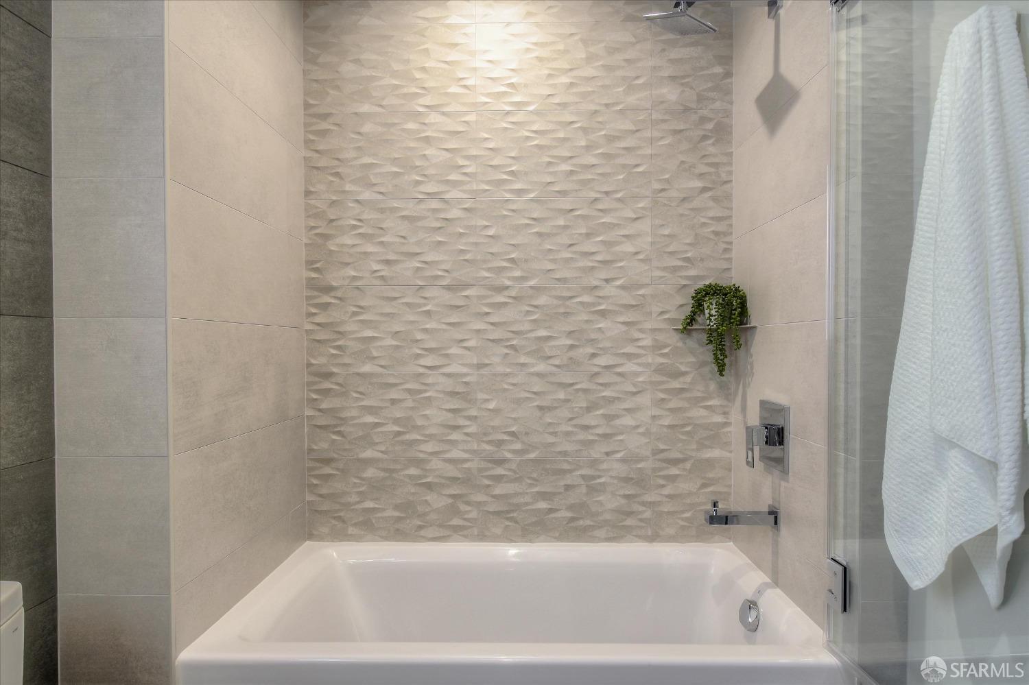 Detail Gallery Image 11 of 20 For 824 Hyde St #403,  San Francisco,  CA 94109 - 2 Beds | 1 Baths