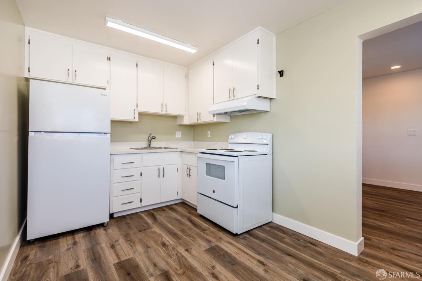 Detail Gallery Image 5 of 8 For 990 Helen Ave, Sunnyvale,  CA 94086 - 2 Beds | 1 Baths