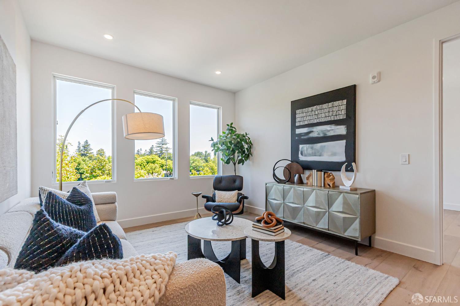 Detail Gallery Image 2 of 42 For 425 First St #36,  Los Altos,  CA 94022 - 1 Beds | 1/1 Baths