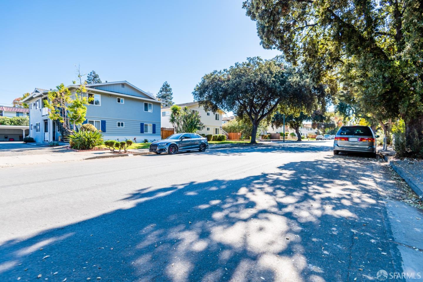 Detail Gallery Image 2 of 8 For 990 Helen Ave, Sunnyvale,  CA 94086 - 2 Beds | 1 Baths