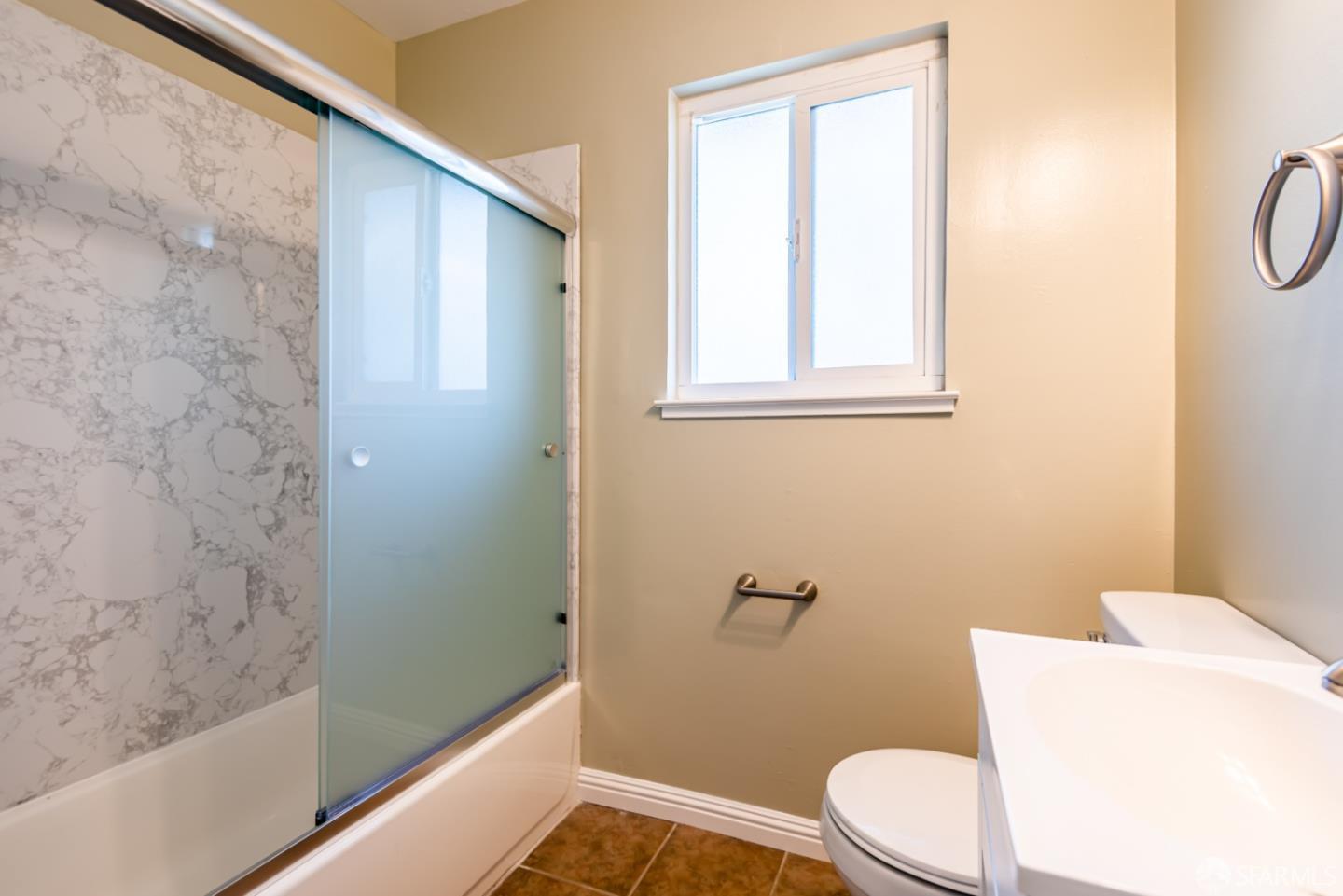 Detail Gallery Image 6 of 8 For 990 Helen Ave, Sunnyvale,  CA 94086 - 2 Beds | 1 Baths