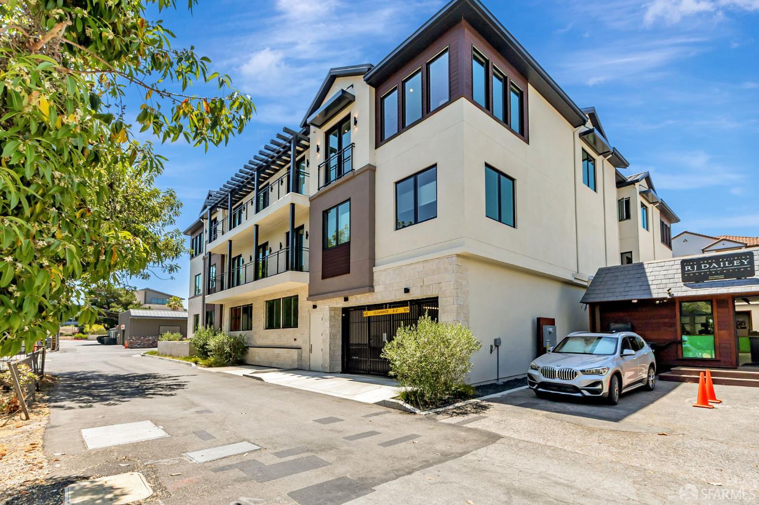 Detail Gallery Image 38 of 42 For 425 First St #36,  Los Altos,  CA 94022 - 1 Beds | 1/1 Baths