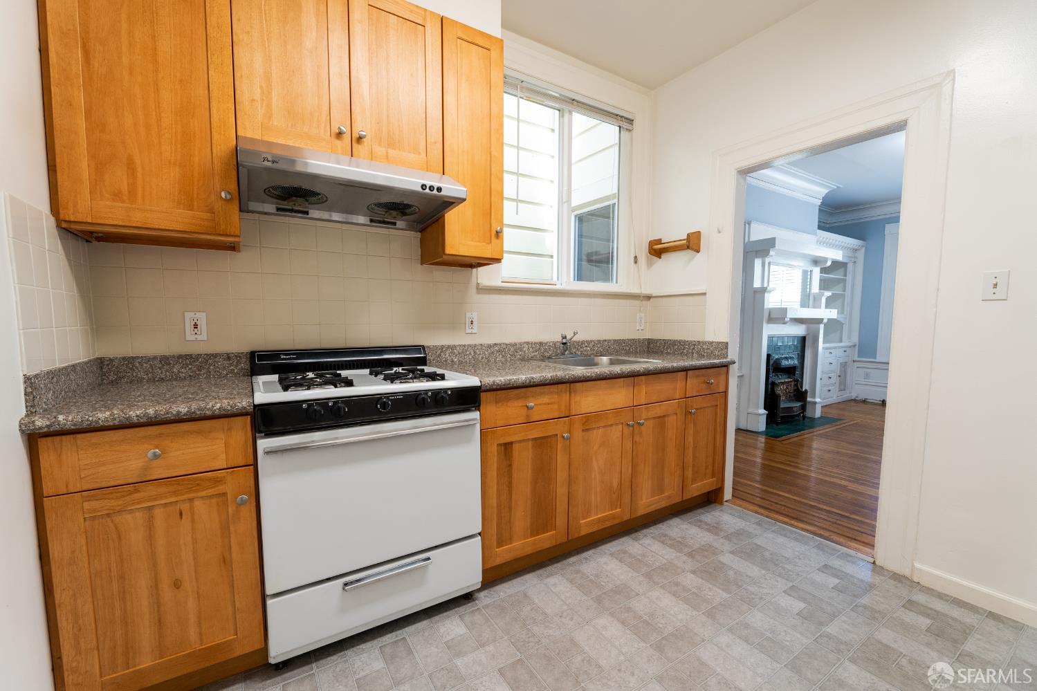Detail Gallery Image 2 of 4 For 1846 Larkin St #1,  San Francisco,  CA 94109 - 1 Beds | 1 Baths