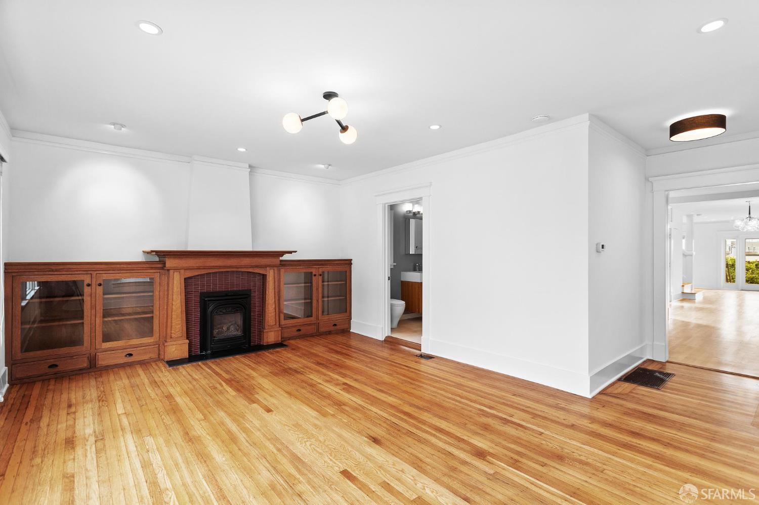 Detail Gallery Image 3 of 28 For 760 Paris St, San Francisco,  CA 94112 - 3 Beds | 2 Baths
