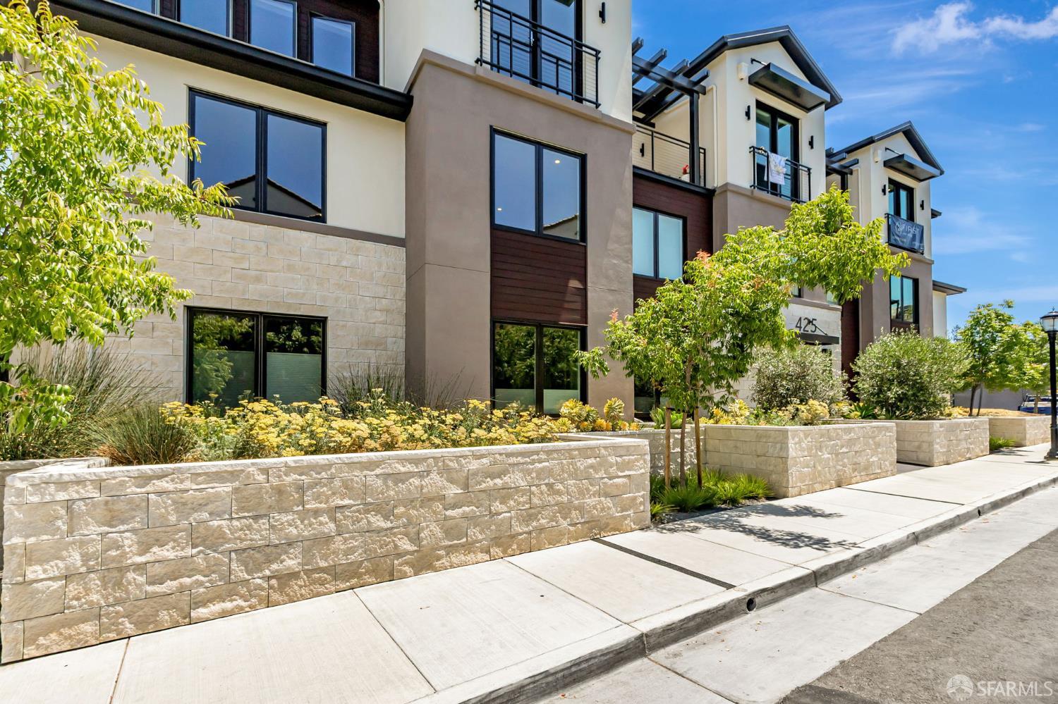 Detail Gallery Image 36 of 43 For 425 First St #24,  Los Altos,  CA 94022 - 2 Beds | 2/1 Baths