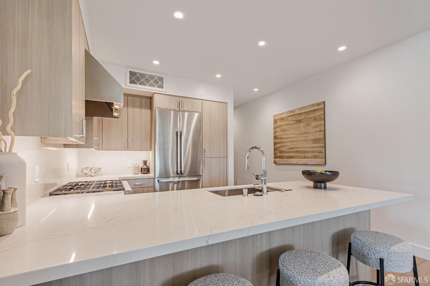 Detail Gallery Image 6 of 43 For 425 First St #24,  Los Altos,  CA 94022 - 2 Beds | 2/1 Baths