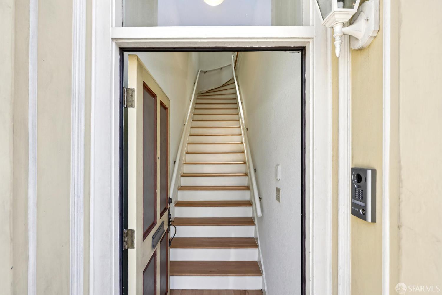 Photo #3: 425051842 Listing 