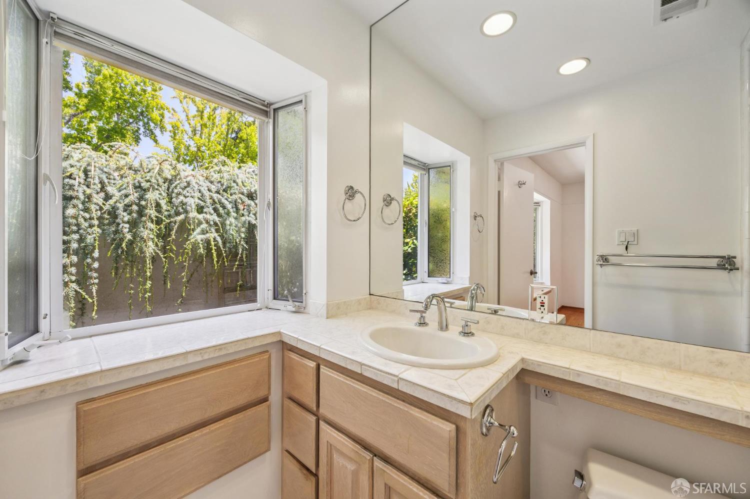 Detail Gallery Image 38 of 67 For 480 Sherwood Way, Menlo Park,  CA 94025 - 3 Beds | 2 Baths