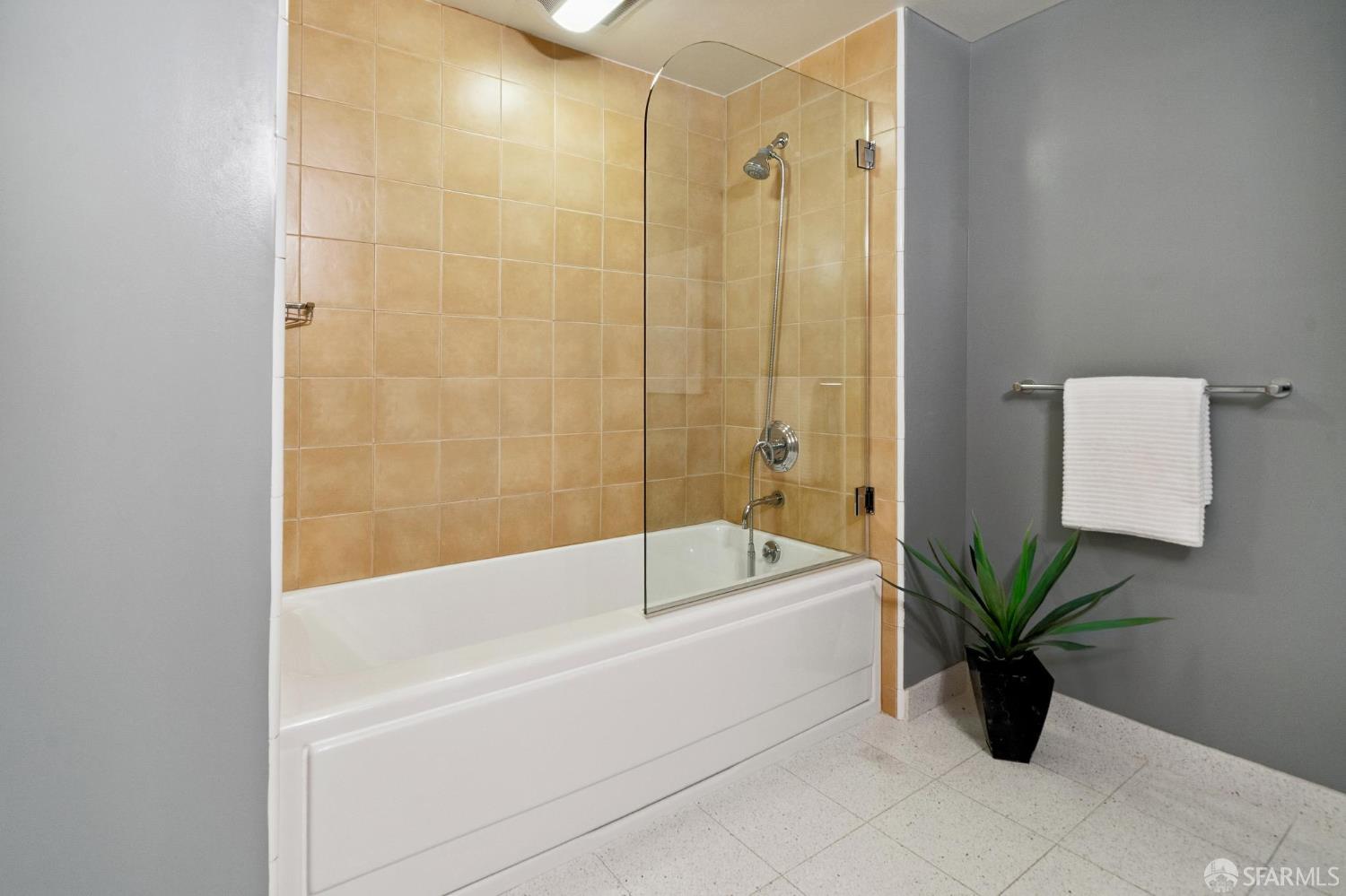 Detail Gallery Image 17 of 38 For 1221 Harrison St #1,  San Francisco,  CA 94103 - 1 Beds | 2 Baths