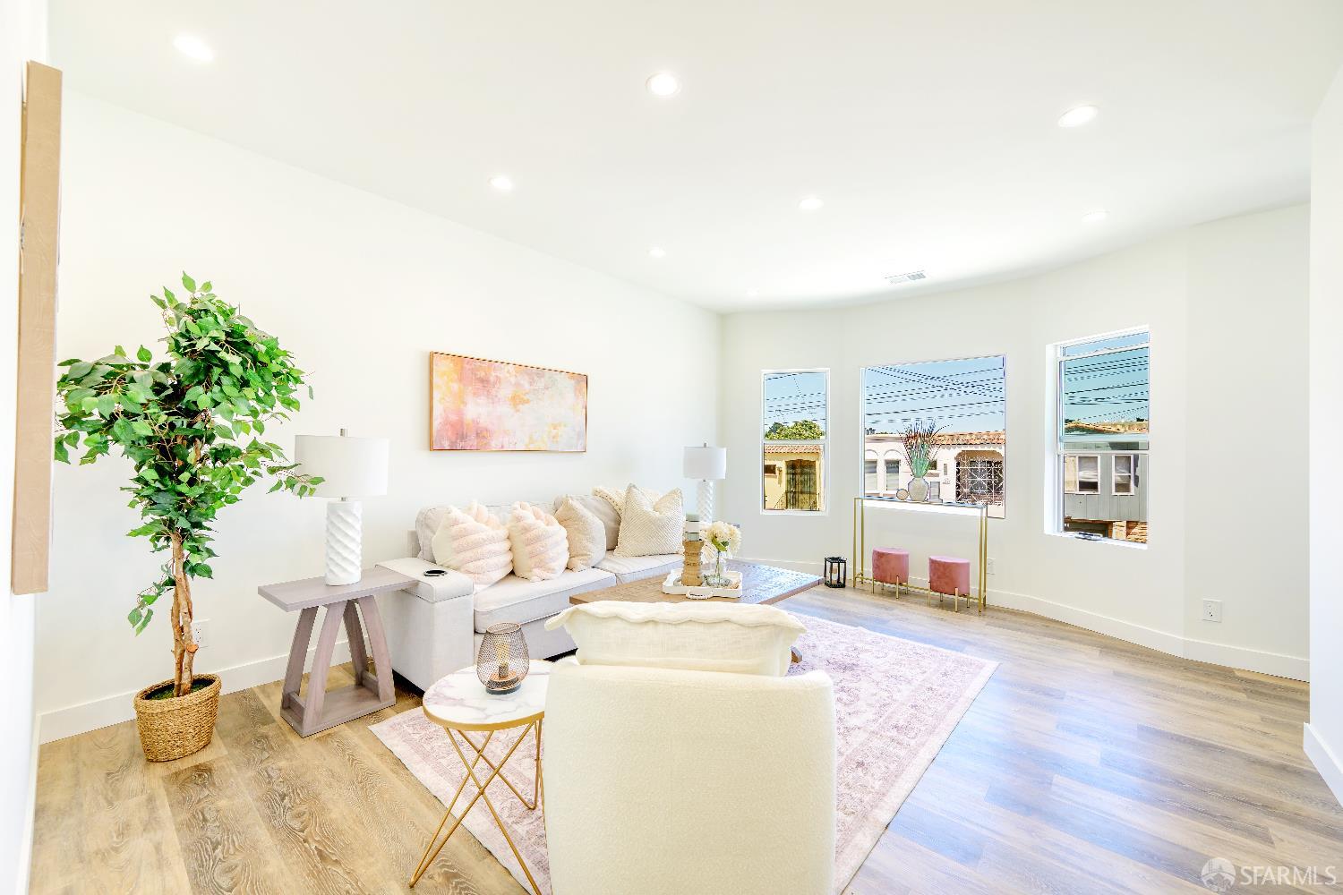 Detail Gallery Image 5 of 49 For 161 Laura St, San Francisco,  CA 94112 - 3 Beds | 3 Baths