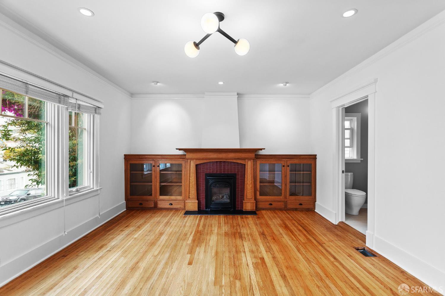 Detail Gallery Image 4 of 28 For 760 Paris St, San Francisco,  CA 94112 - 3 Beds | 2 Baths