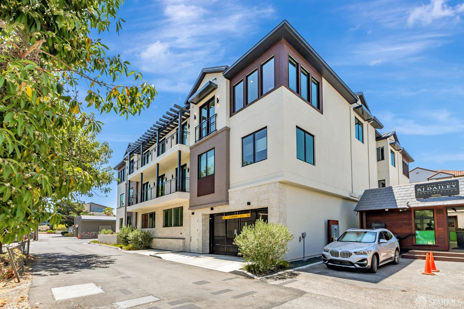 Detail Gallery Image 39 of 43 For 425 First St #24,  Los Altos,  CA 94022 - 2 Beds | 2/1 Baths