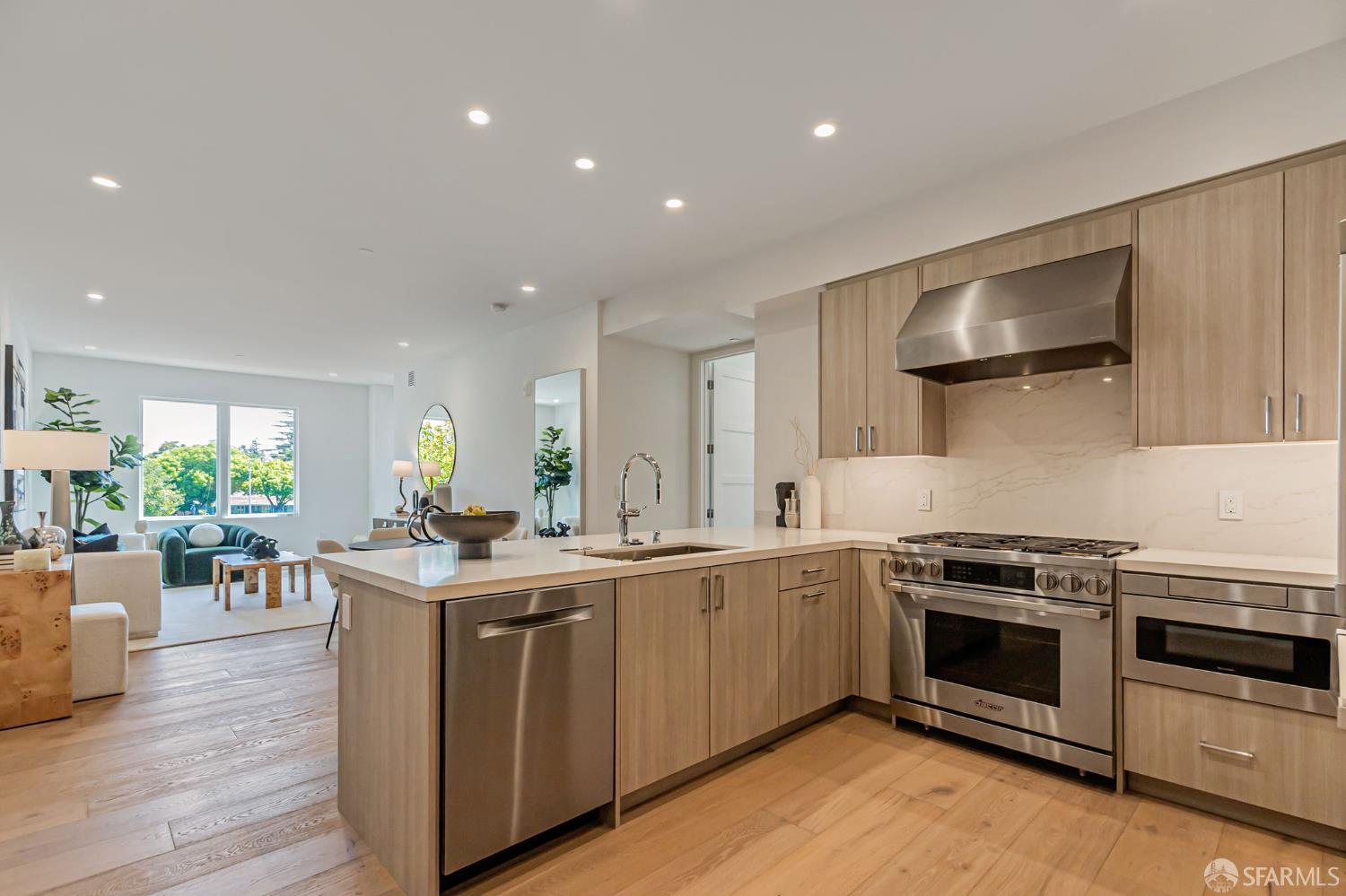 Detail Gallery Image 9 of 43 For 425 First St #24,  Los Altos,  CA 94022 - 2 Beds | 2/1 Baths