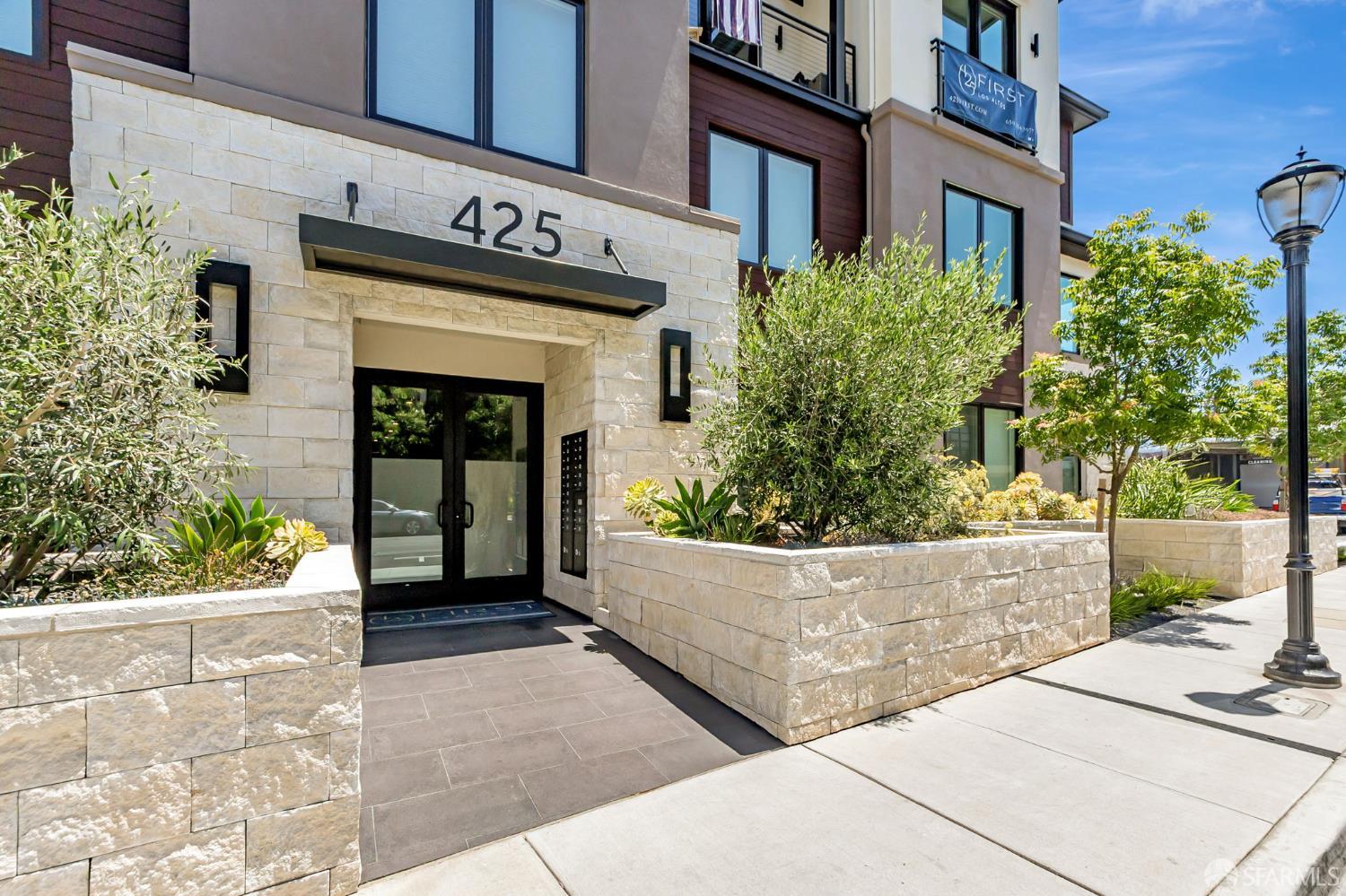 Detail Gallery Image 35 of 43 For 425 First St #24,  Los Altos,  CA 94022 - 2 Beds | 2/1 Baths