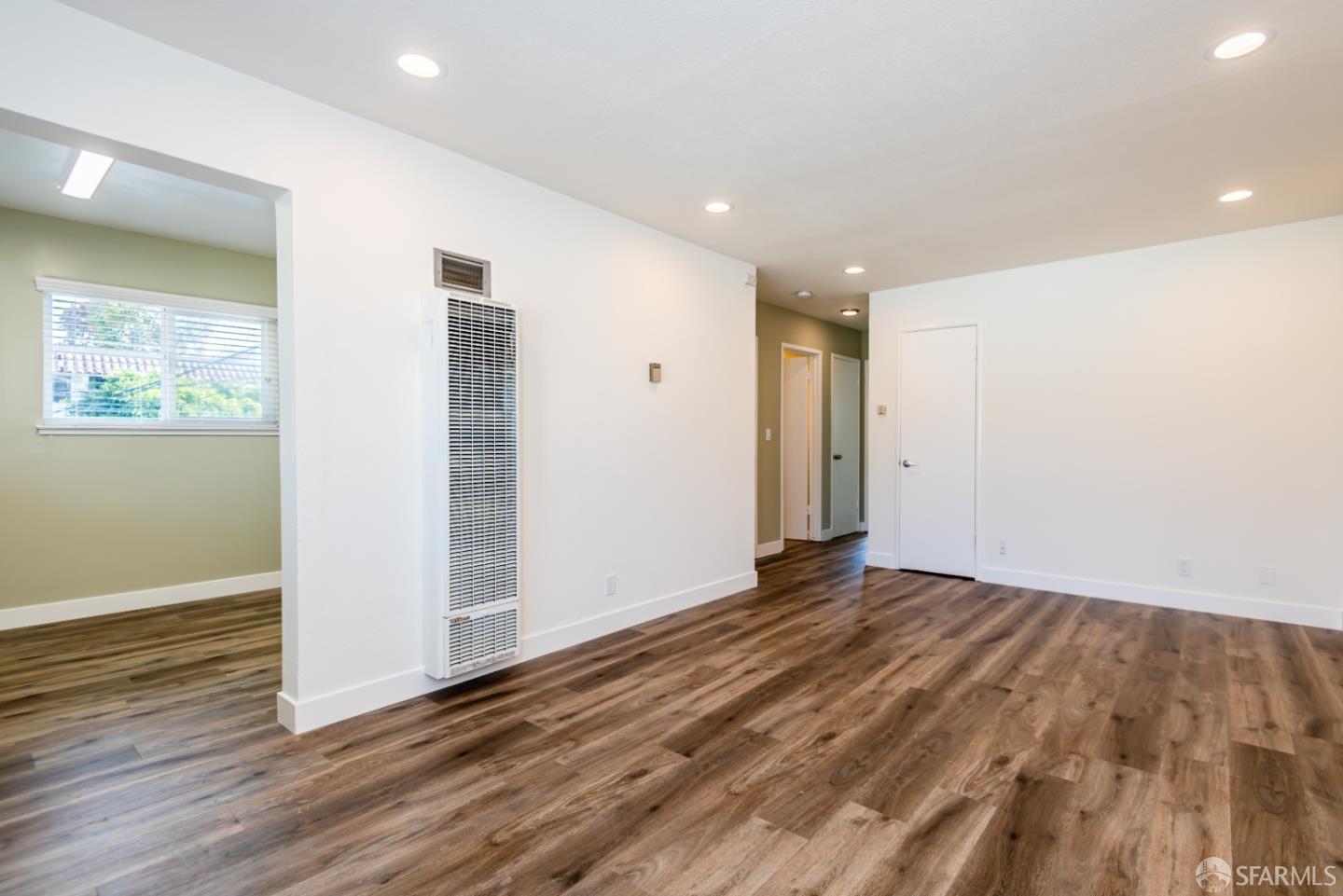 Detail Gallery Image 3 of 8 For 990 Helen Ave, Sunnyvale,  CA 94086 - 2 Beds | 1 Baths