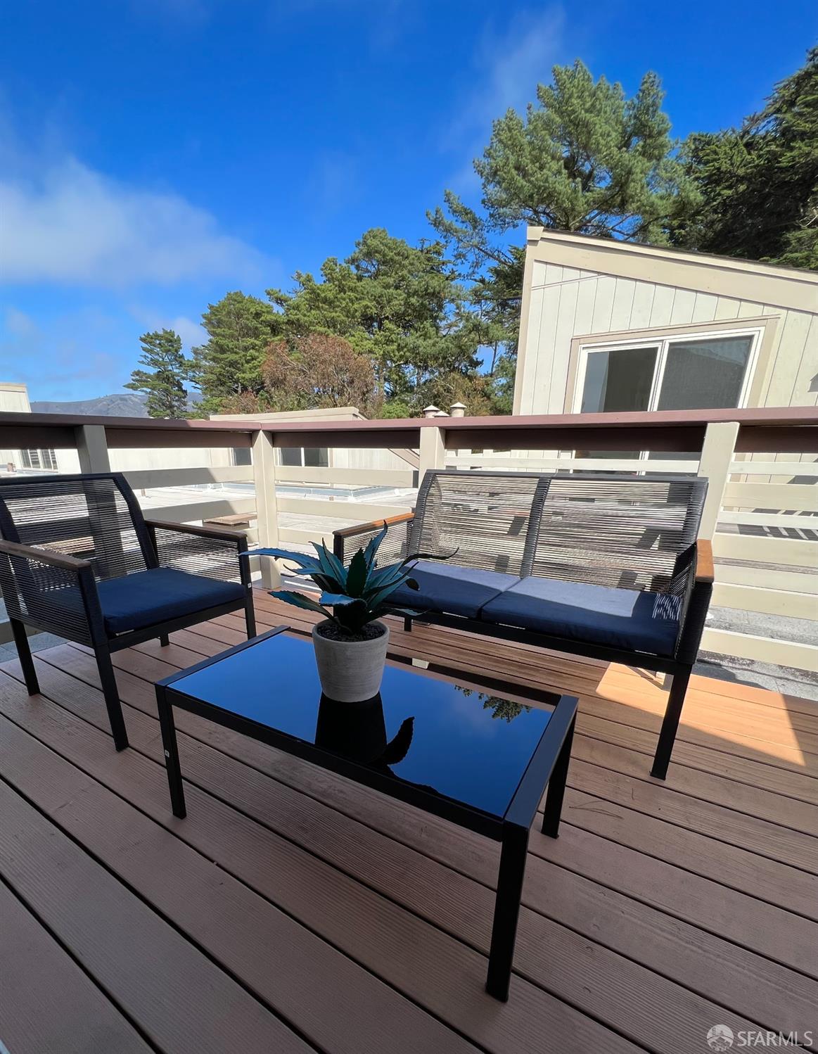 Detail Gallery Image 6 of 11 For 353 Philip Dr #301,  Daly City,  CA 94015 - 3 Beds | 2 Baths
