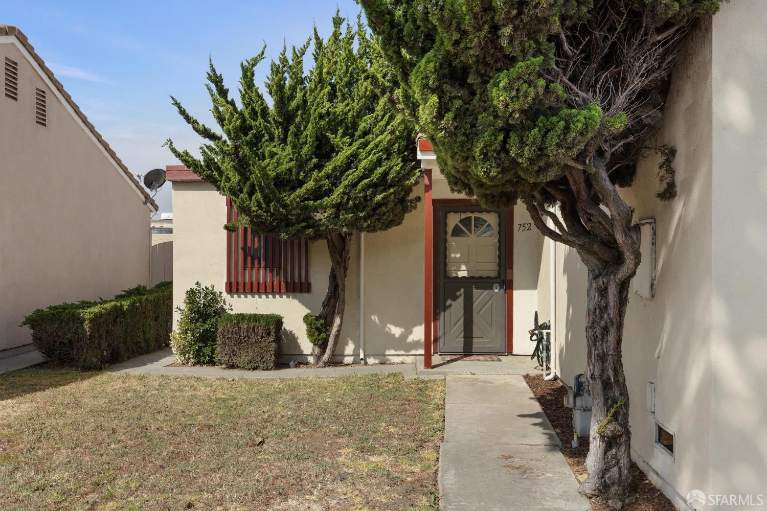 Detail Gallery Image 5 of 28 For 752 Alvarado Dr, Salinas,  CA 93907 - 3 Beds | 2 Baths