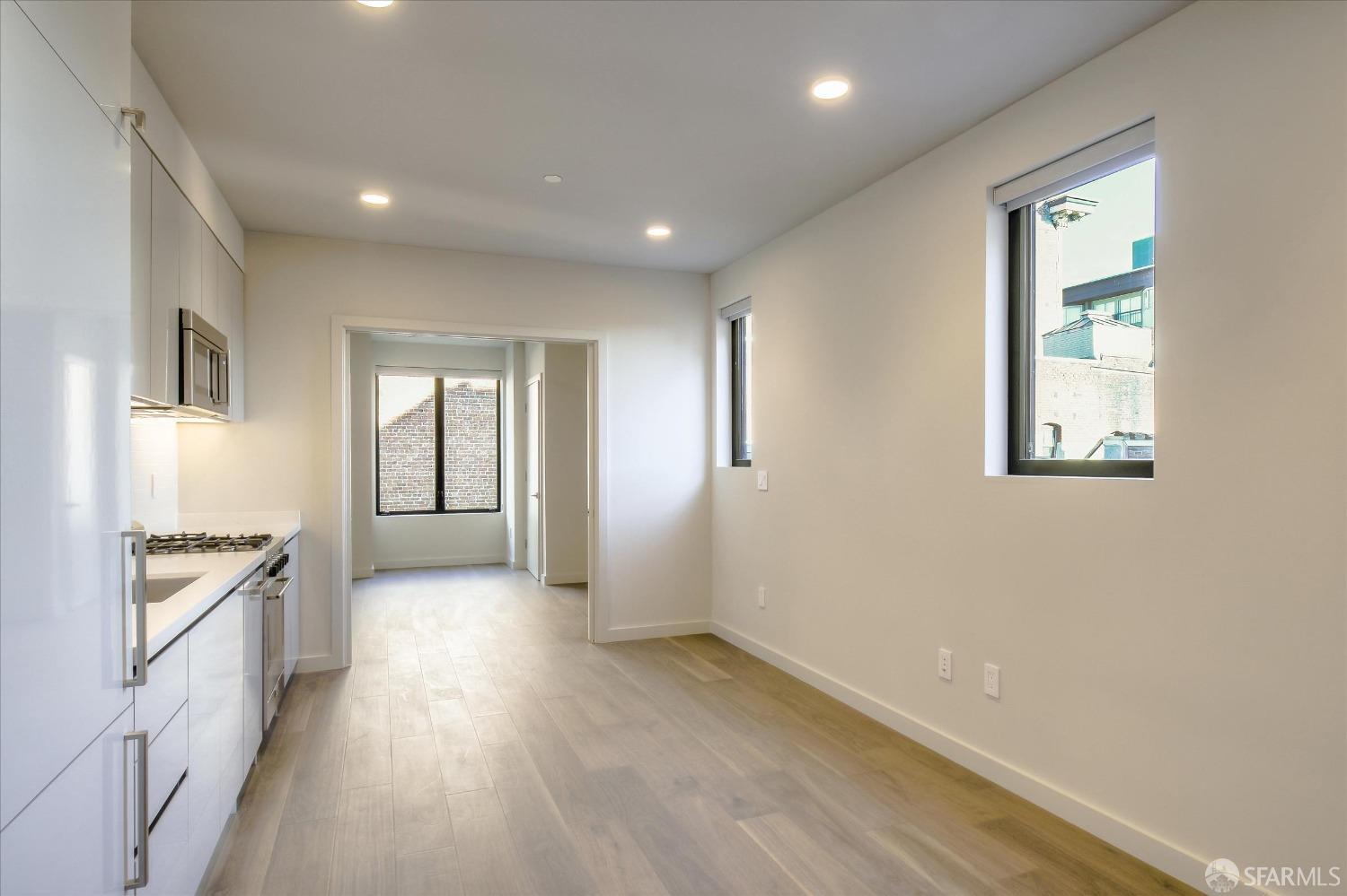 Detail Gallery Image 9 of 21 For 824 Hyde St #301,  San Francisco,  CA 94109 - 1 Beds | 1 Baths