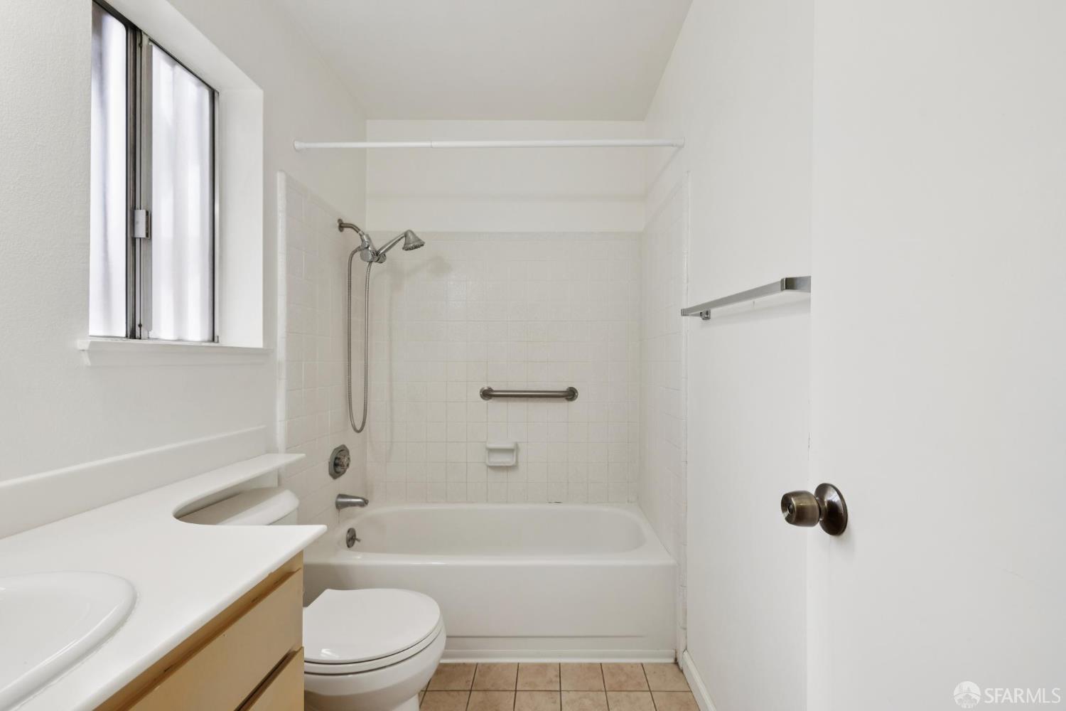 Detail Gallery Image 12 of 28 For 752 Alvarado Dr, Salinas,  CA 93907 - 3 Beds | 2 Baths