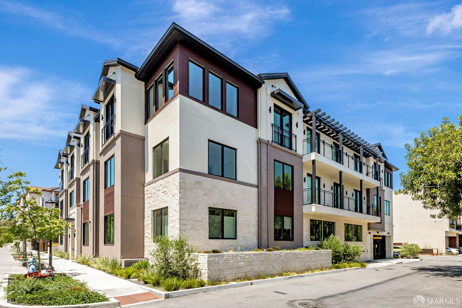 Detail Gallery Image 38 of 43 For 425 First St #24,  Los Altos,  CA 94022 - 2 Beds | 2/1 Baths