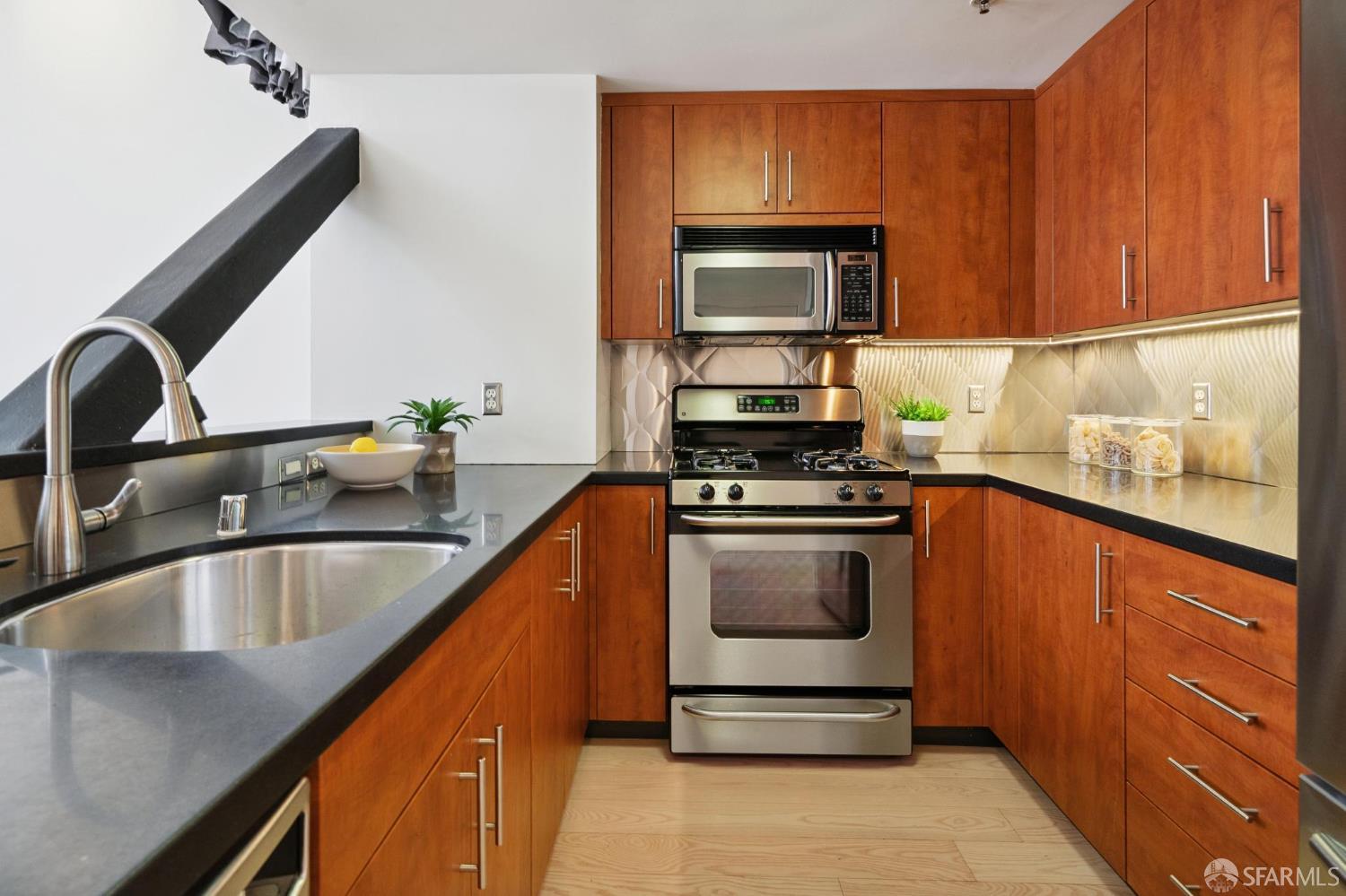 Detail Gallery Image 14 of 38 For 1221 Harrison St #1,  San Francisco,  CA 94103 - 1 Beds | 2 Baths