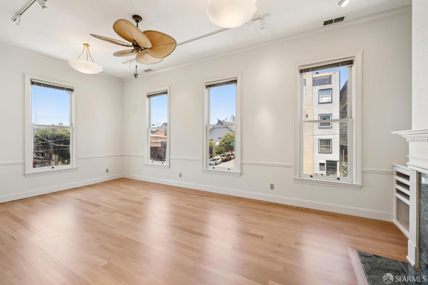 Photo #8: 425051842 Listing: Photo #8