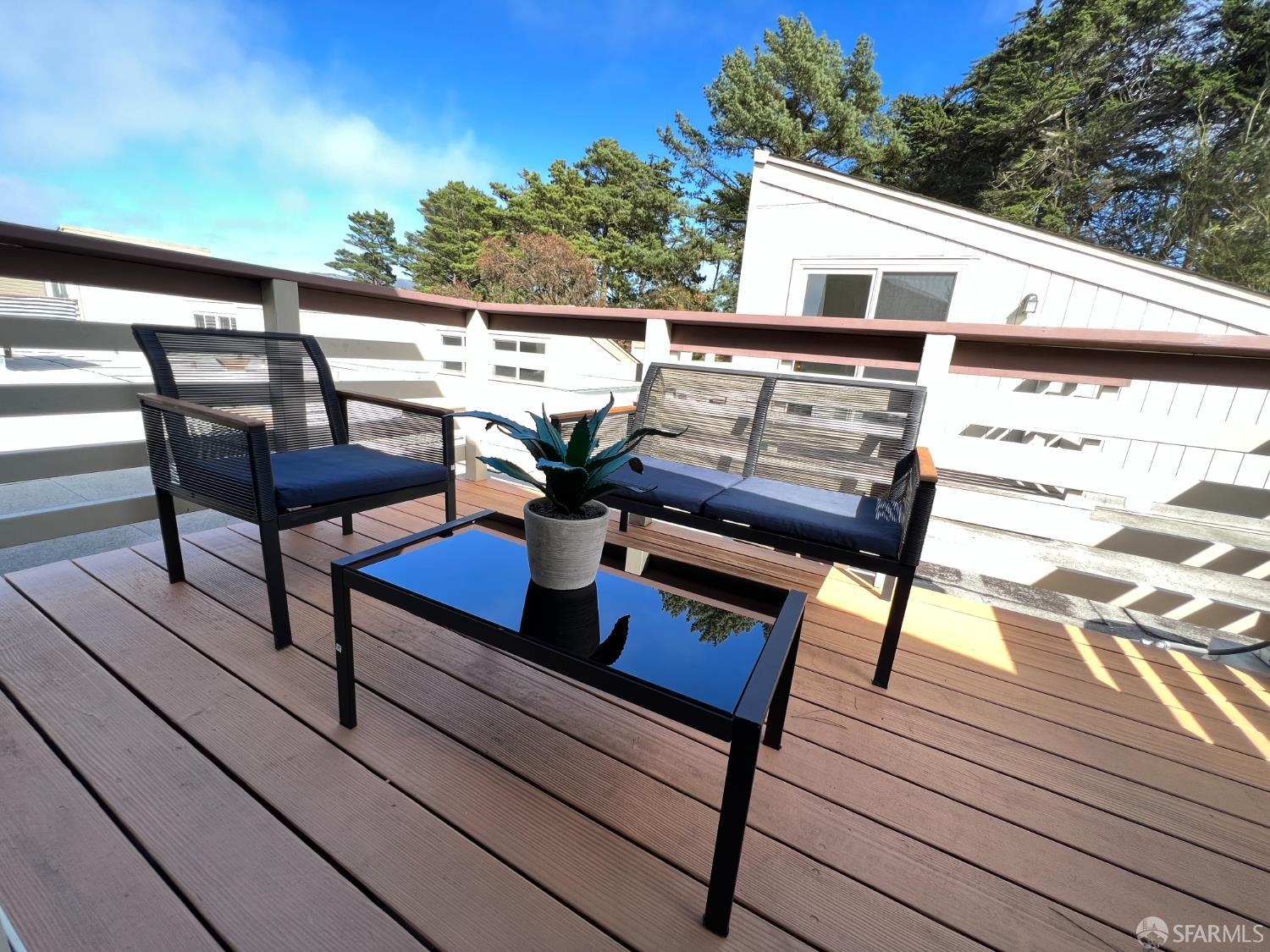 Detail Gallery Image 5 of 11 For 353 Philip Dr #301,  Daly City,  CA 94015 - 3 Beds | 2 Baths