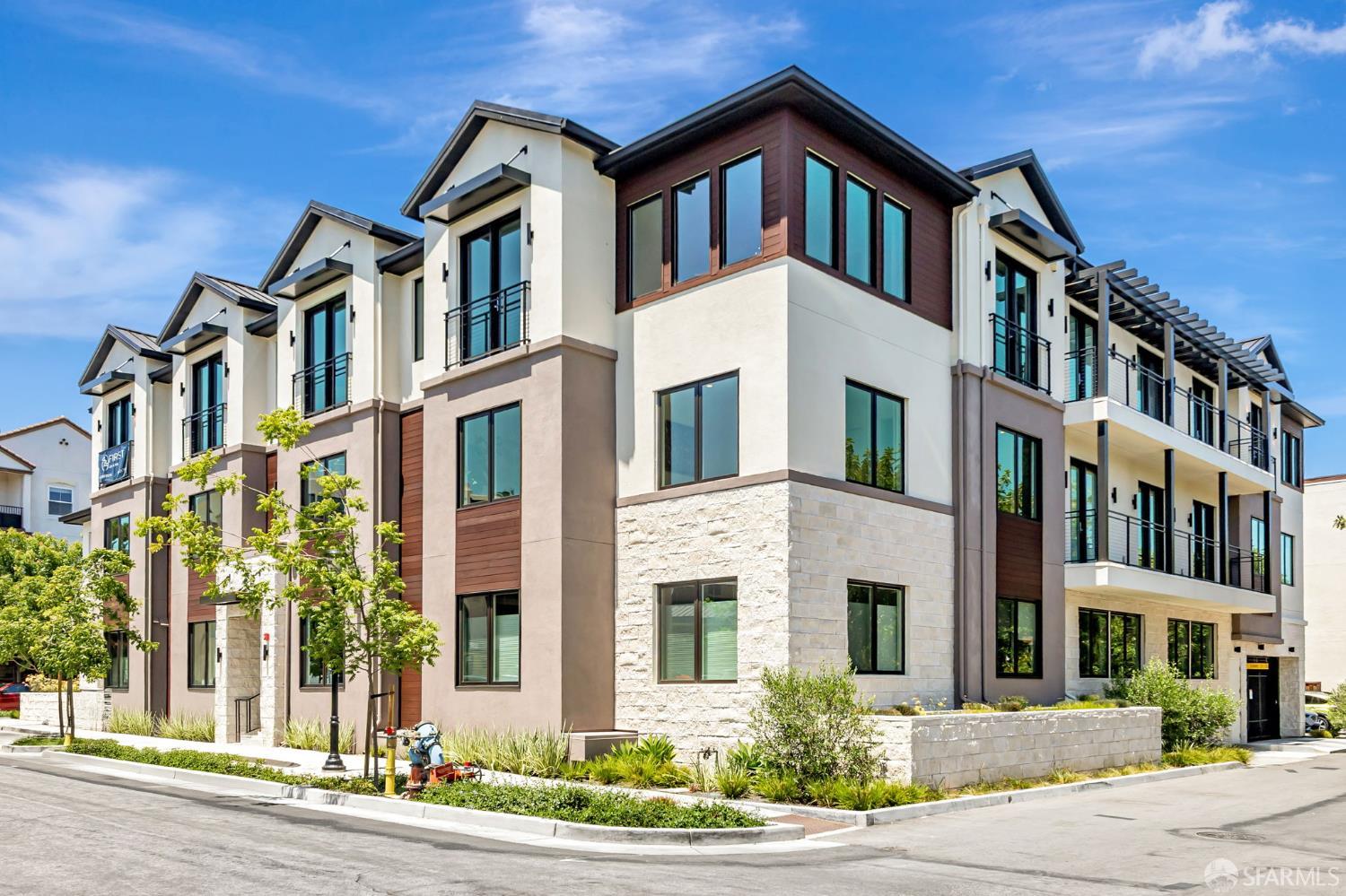 Detail Gallery Image 37 of 43 For 425 First St #24,  Los Altos,  CA 94022 - 2 Beds | 2/1 Baths