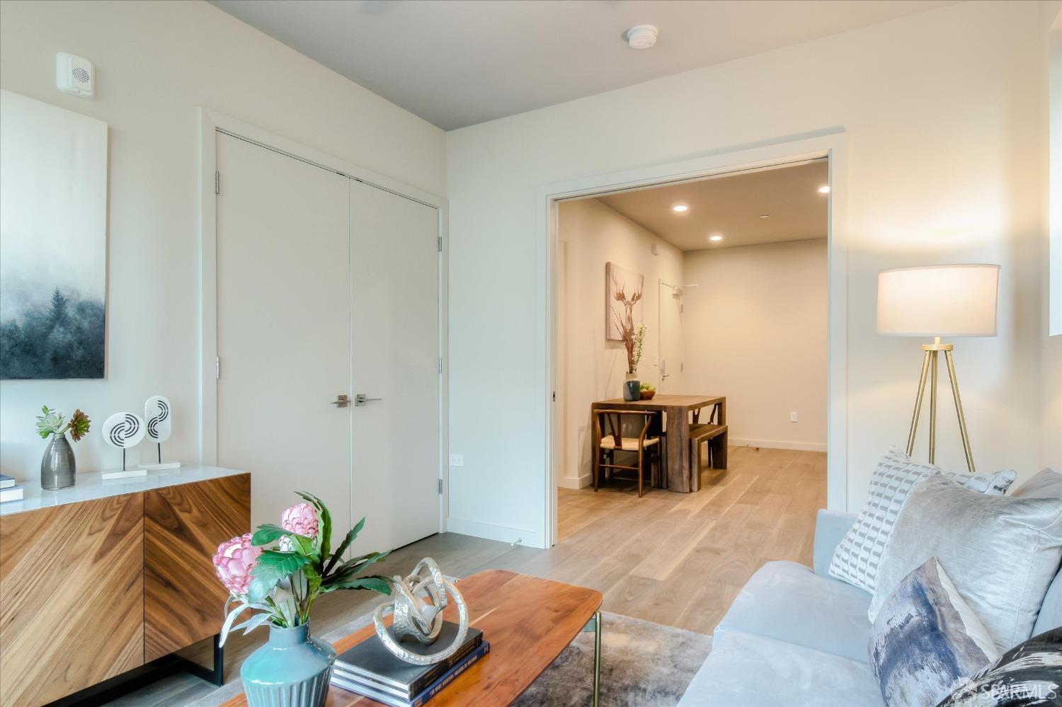 Detail Gallery Image 4 of 20 For 824 Hyde St #403,  San Francisco,  CA 94109 - 2 Beds | 1 Baths