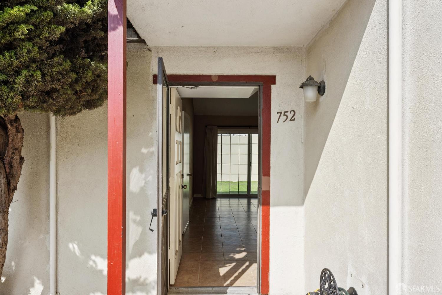 Detail Gallery Image 6 of 28 For 752 Alvarado Dr, Salinas,  CA 93907 - 3 Beds | 2 Baths